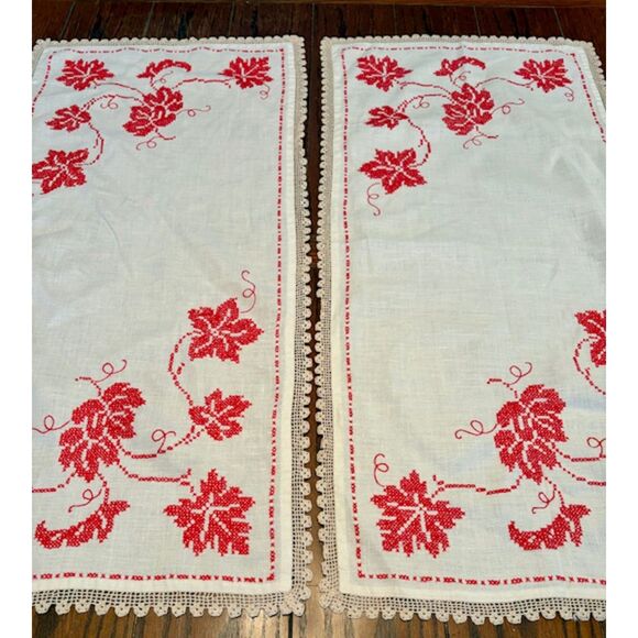Pair Vintage Table Runners Red White Leaves Fall Decor Crochet Embroidered - Picture 1 of 4